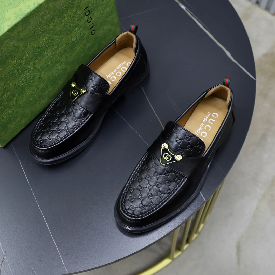 Men's shoes: 250🙅‍♂️🙅‍♂️🙅‍♂️Niuli Brand: GUCCI Size: 38-44 (45 can be customized) Level: Counter classic Material: Original soft cowhide upper Comfortable cowhide lining Original lightweight outsole Style category: Business casual footwear Driving leather shoes Color: Actual picture color